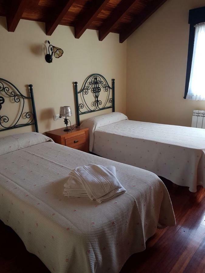 Villa Casa Llampedro à Canales  Extérieur photo