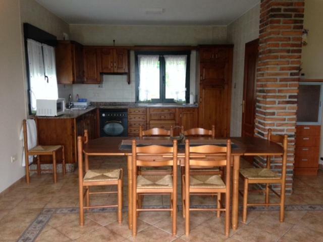 Villa Casa Llampedro à Canales  Extérieur photo
